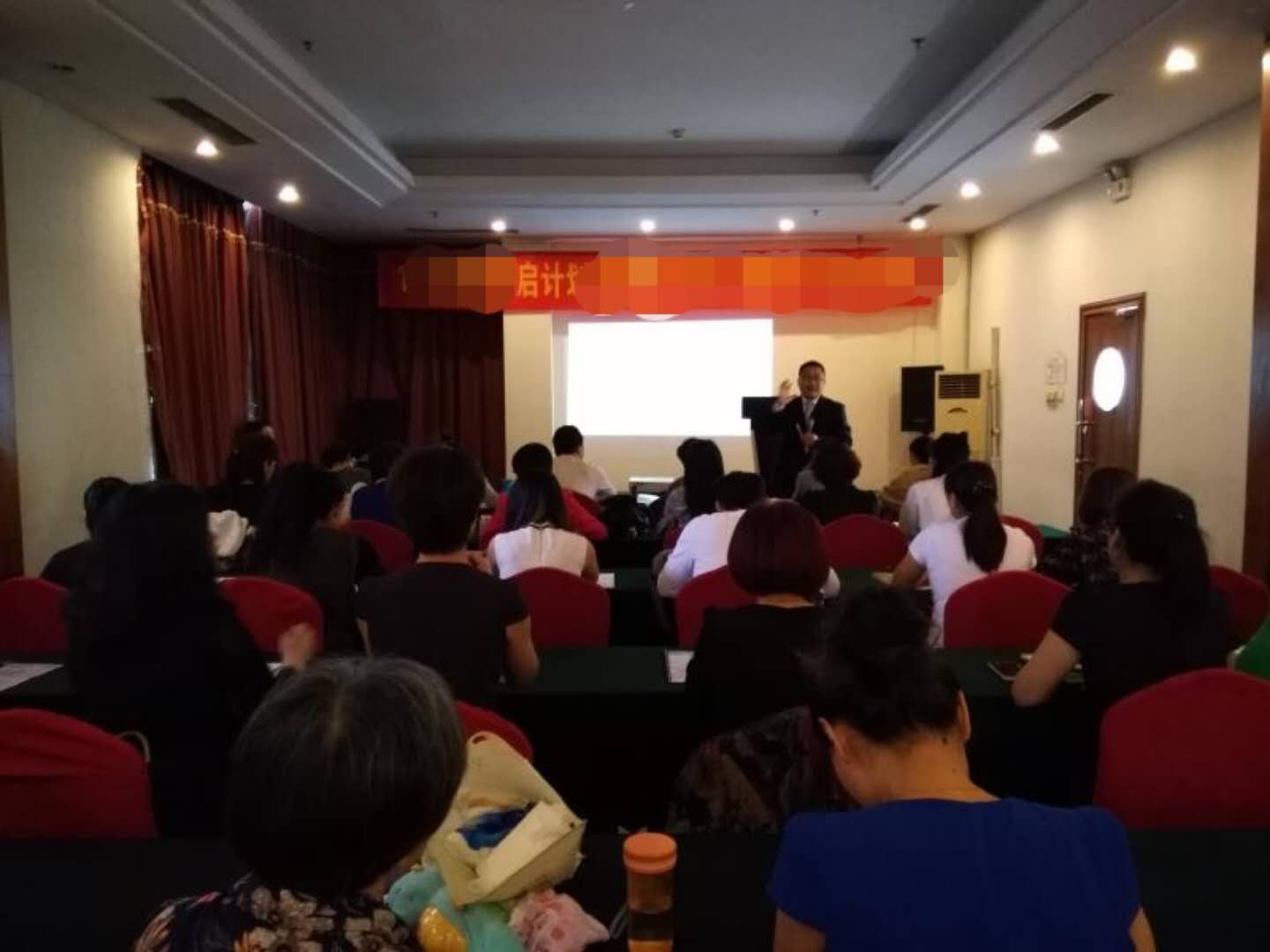 鲍明忠:《农业品牌构建与营销策略》