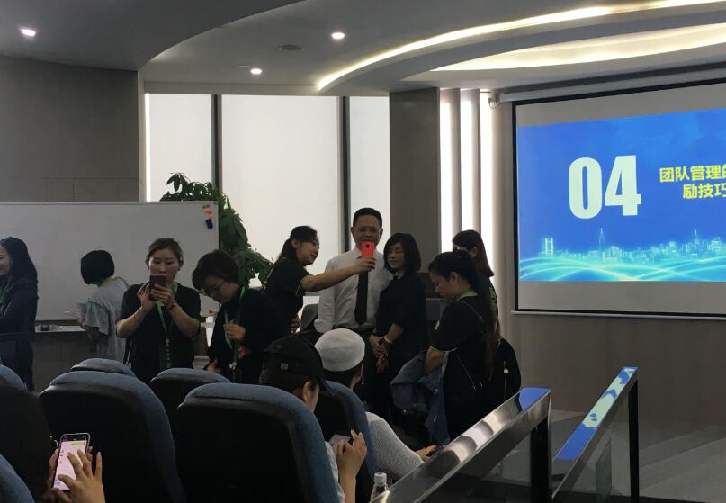 2018年4月27-28日台湾刘成熙老师为四季优美授课高效团队建设与沟通技巧