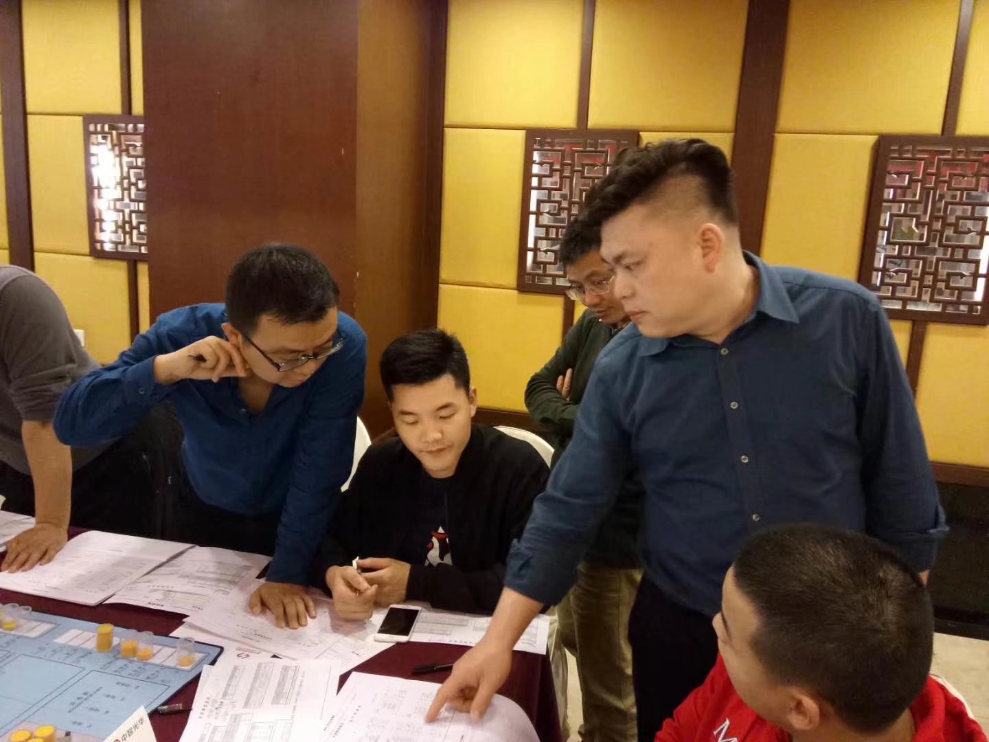 沙盘资深研究专家王悦宇老师，受邀为深圳某知名传媒公司，讲授《卓越领导力沙盘模拟》课程