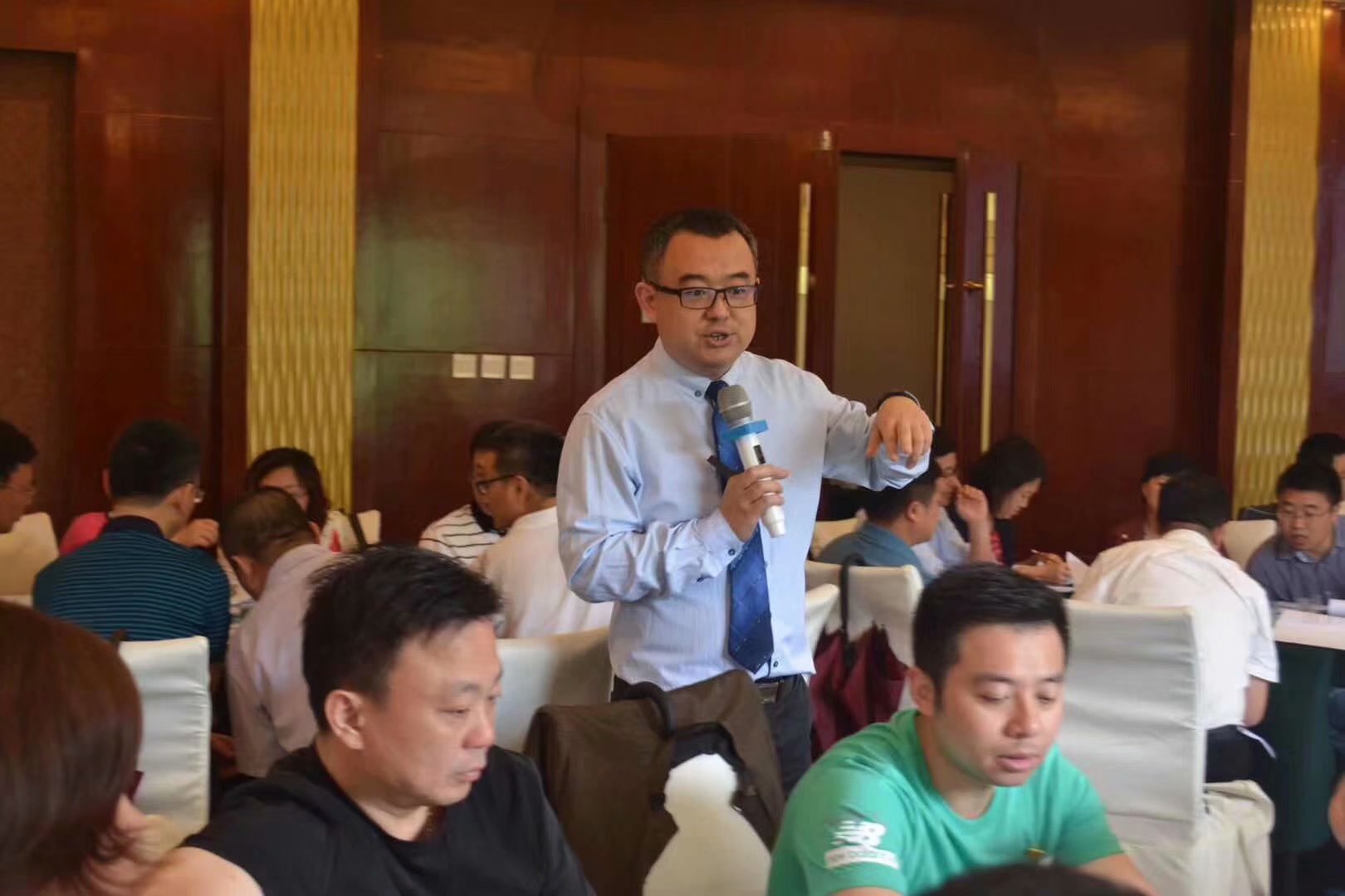 沙盘管理培训专家丁大硼老师，受邀为成都电信集团，讲授《卓越领导力沙盘模拟》课程
