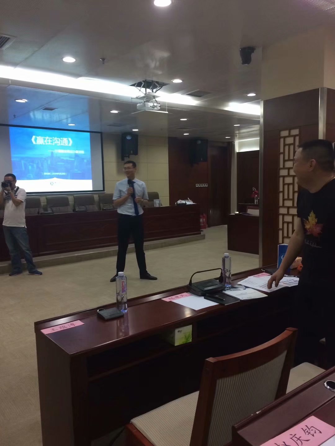 沙盘管理培训师李元滨老师，受邀为北京市某投资管理公司（村集体所有制企业），讲授《打造高绩效团队与沟通沙盘模拟》课程