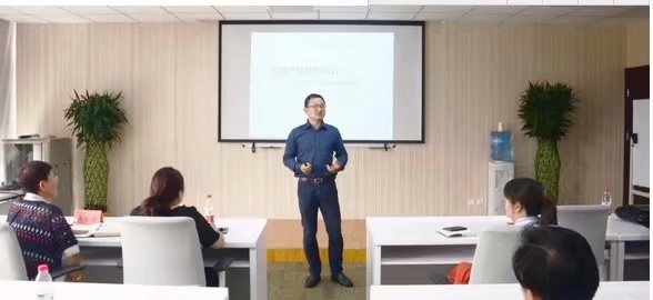 史广青老师，受邀为北京某金融商学院，讲授《房地产战略与执行沙盘模拟》课程