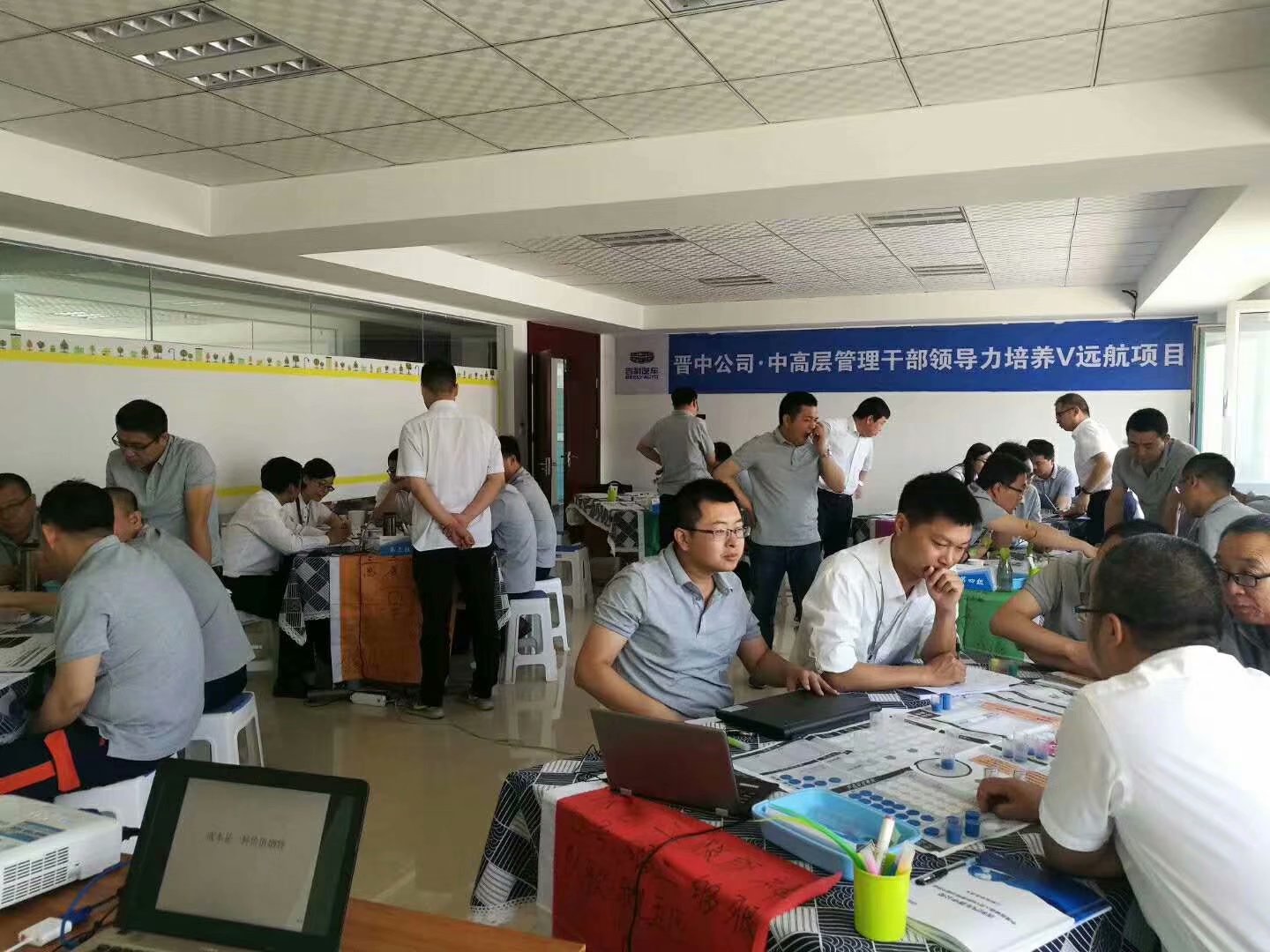 高级沙盘培训师，受邀为吉利汽车晋中公司，讲授《经营管理决策沙盘模拟》课程