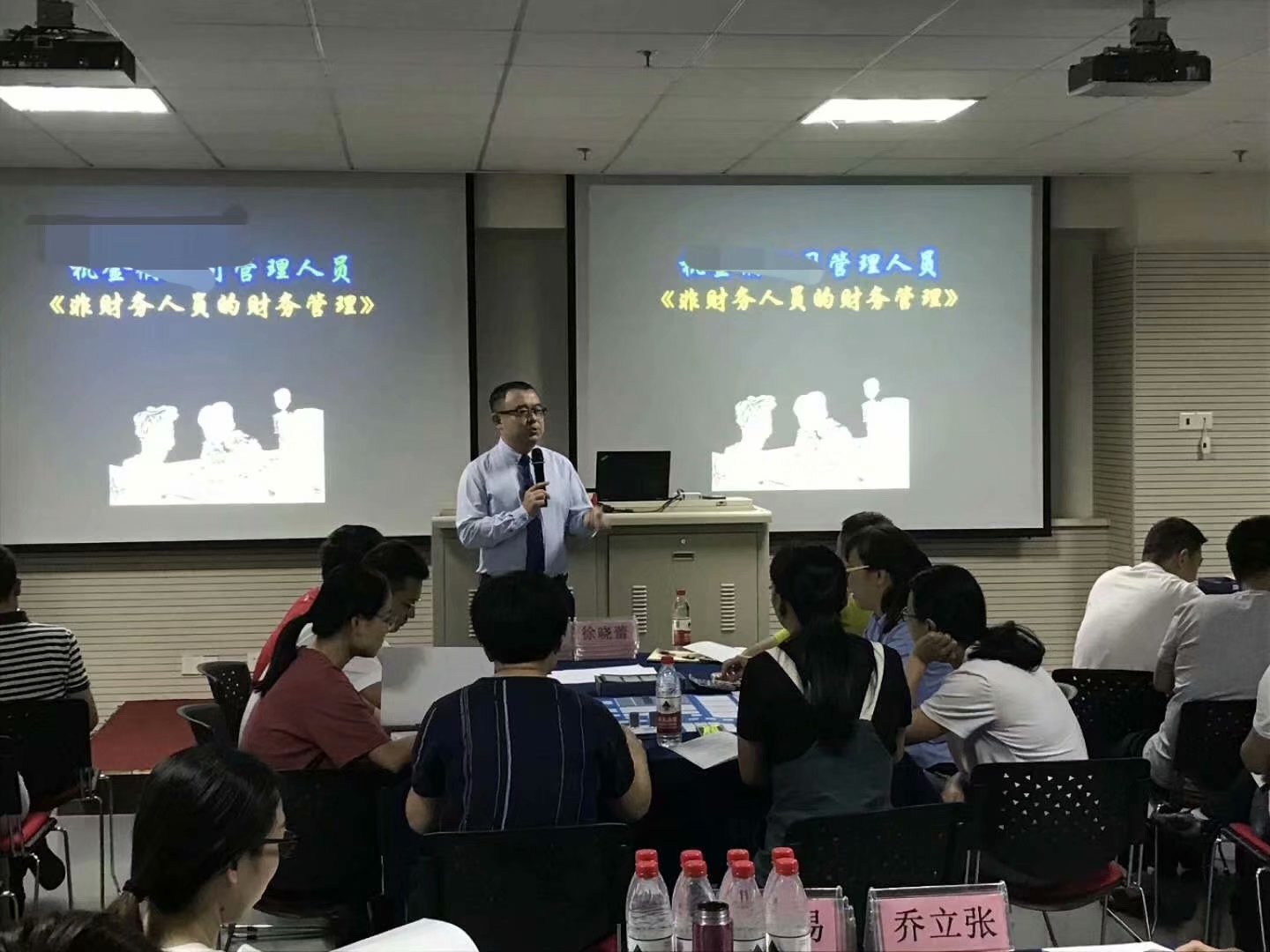 6月21-22日，沙盘模拟管理专家丁大硼老师，受邀为杭州某知名集团，讲授《非财务经理的财务管理沙盘模拟》课程
