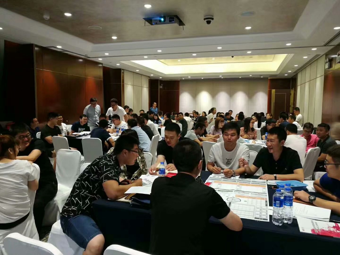 高级沙盘培训师，受邀为北京大学高级研修班，讲授《企业经营管理沙盘》课程