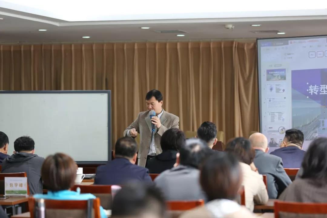 蔡元恒老师为内蒙古信用商会进行《企业转型升级的路径与方法》培训