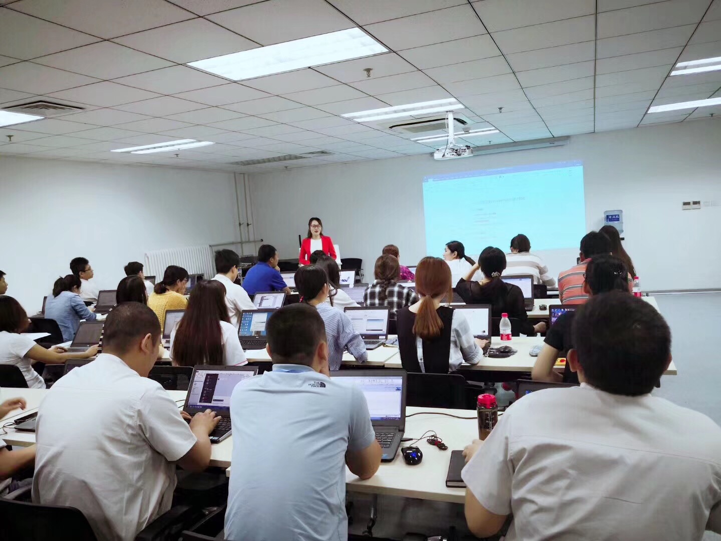 PPT在延锋集团