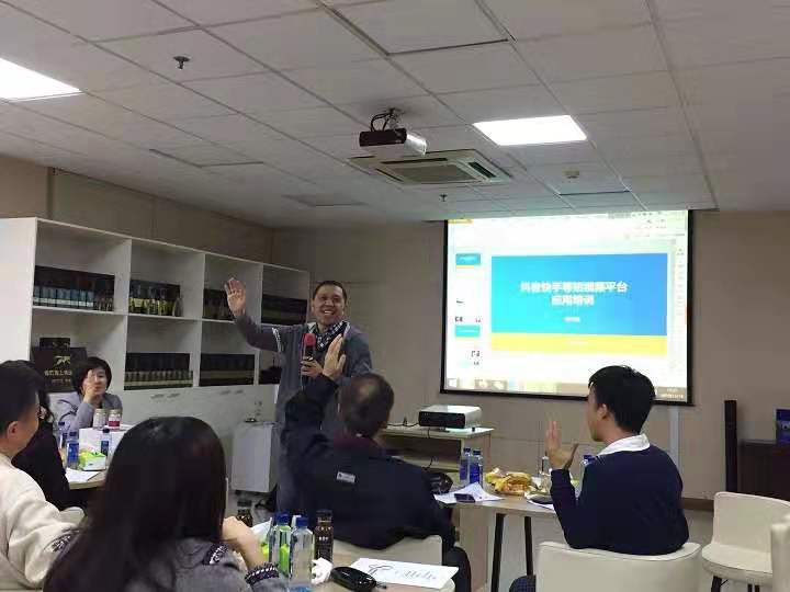 (报道)抖音营销运营老师张守辉讲师在上海给咨易沙龙分享抖音短视频课程