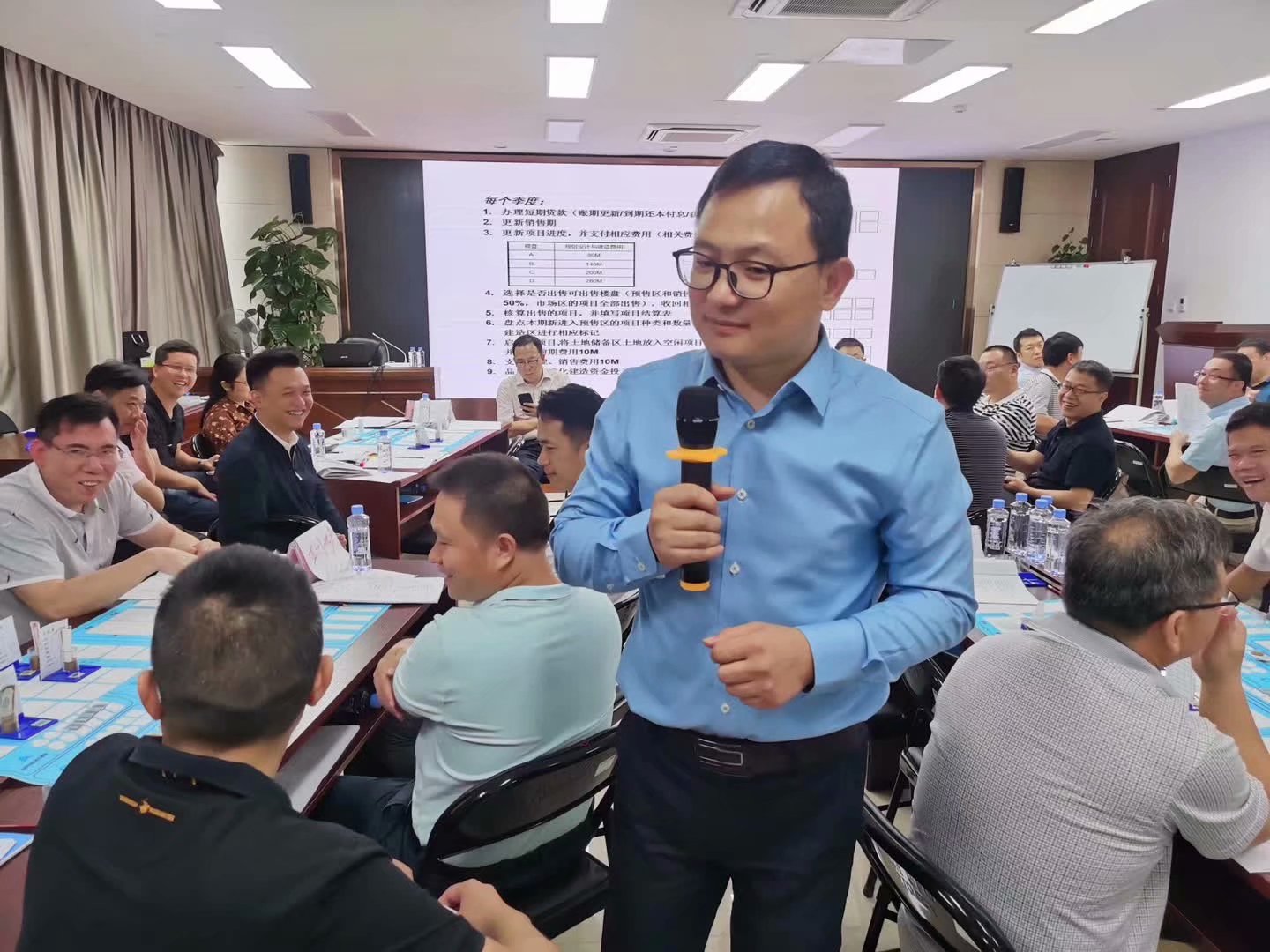 史广青老师受邀为 广西某房地产开发投资公司，讲授《房地产经营管理沙盘模拟》课程