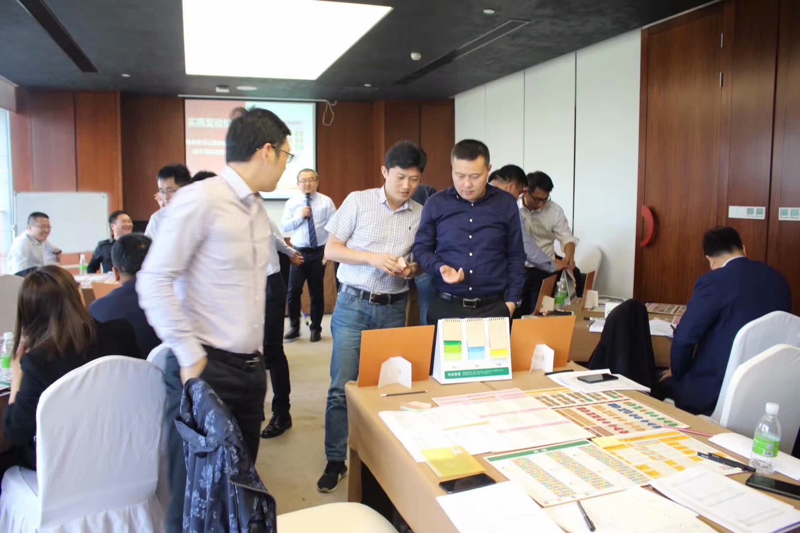 丁大硼老师受邀为 江苏某研产销一体医药集团，讲授《医药营销与管理沙盘模拟》课程