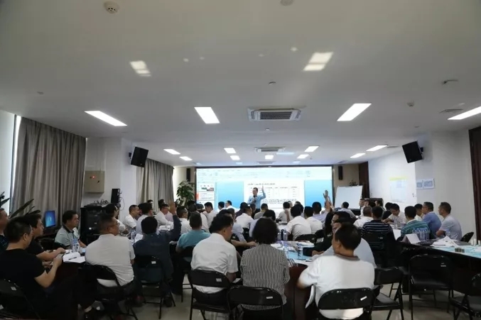 史广青老师受邀为 南宁某房地产公司，讲授《房地产经营管理沙盘模拟》课程史广青老师受邀为 南宁某房地产公司，讲授《房地产经营管理沙盘模拟》课程
