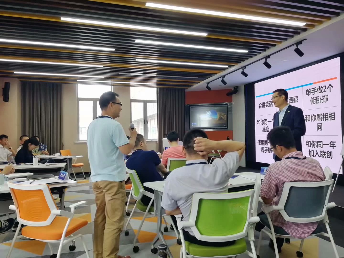 李元滨老师受邀为 上海某汽车有限公司,讲授《巅峰对决--管理者全局思维能力提升沙盘》课程