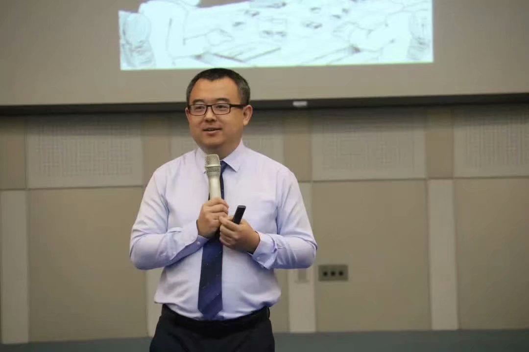 丁大硼老师受邀为 深圳金地集团某公司,讲授《项目管理沙盘模拟》课程