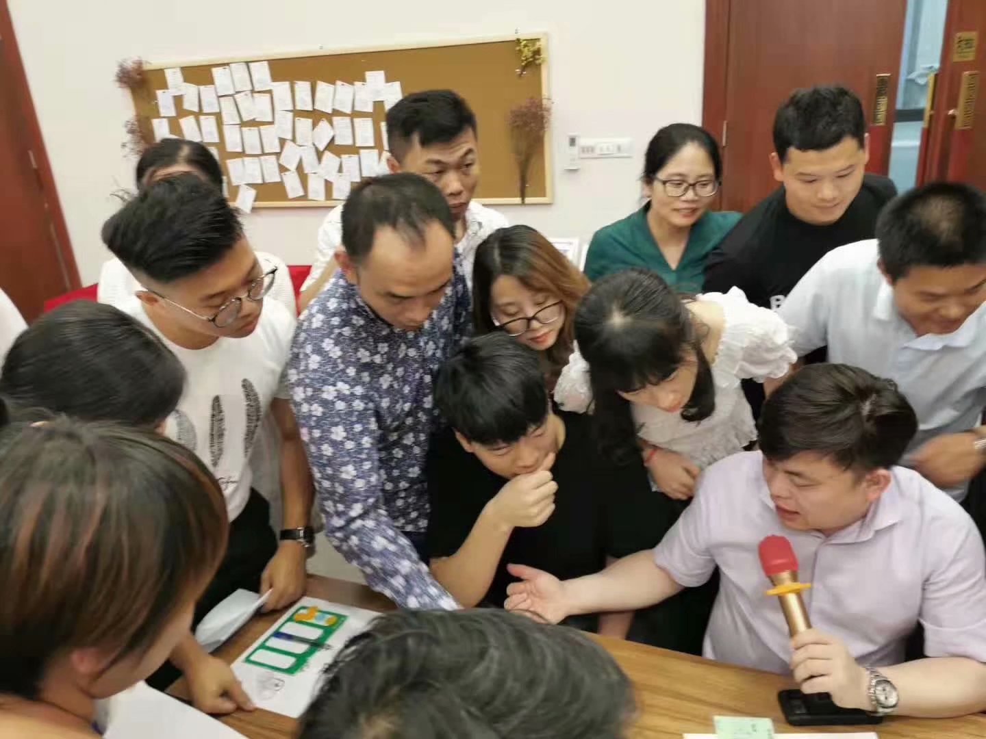 王悦宇老师受邀为 某知名商学院研修班,讲授《经营决策与执行沙盘模拟》课程