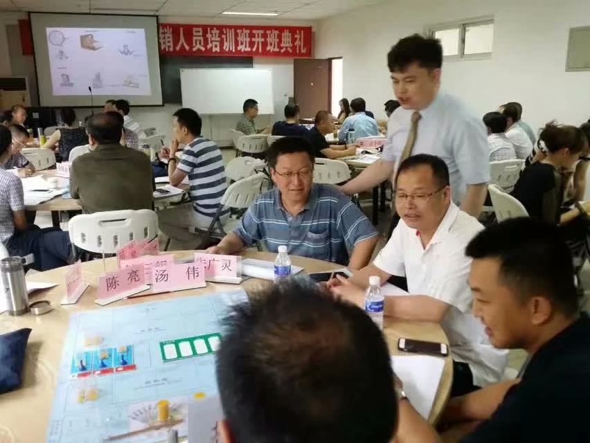 王悦宇老师受邀为 四川某大型钢铁集团,讲授《企业全面运营管理沙盘》课程