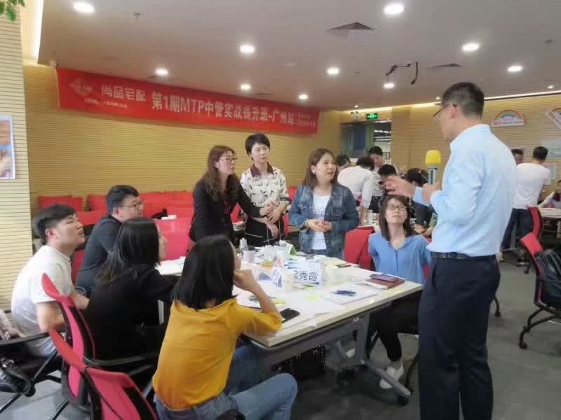 李元滨老师受邀为 广州尚品宅配家居，讲授《沙漠掘金》课程
