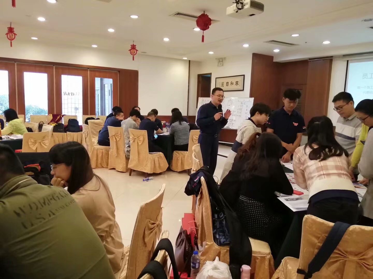 史广青老师 受邀为广州某人力资源总裁班,讲授《MDT员工满意度与动机管理沙盘》课程