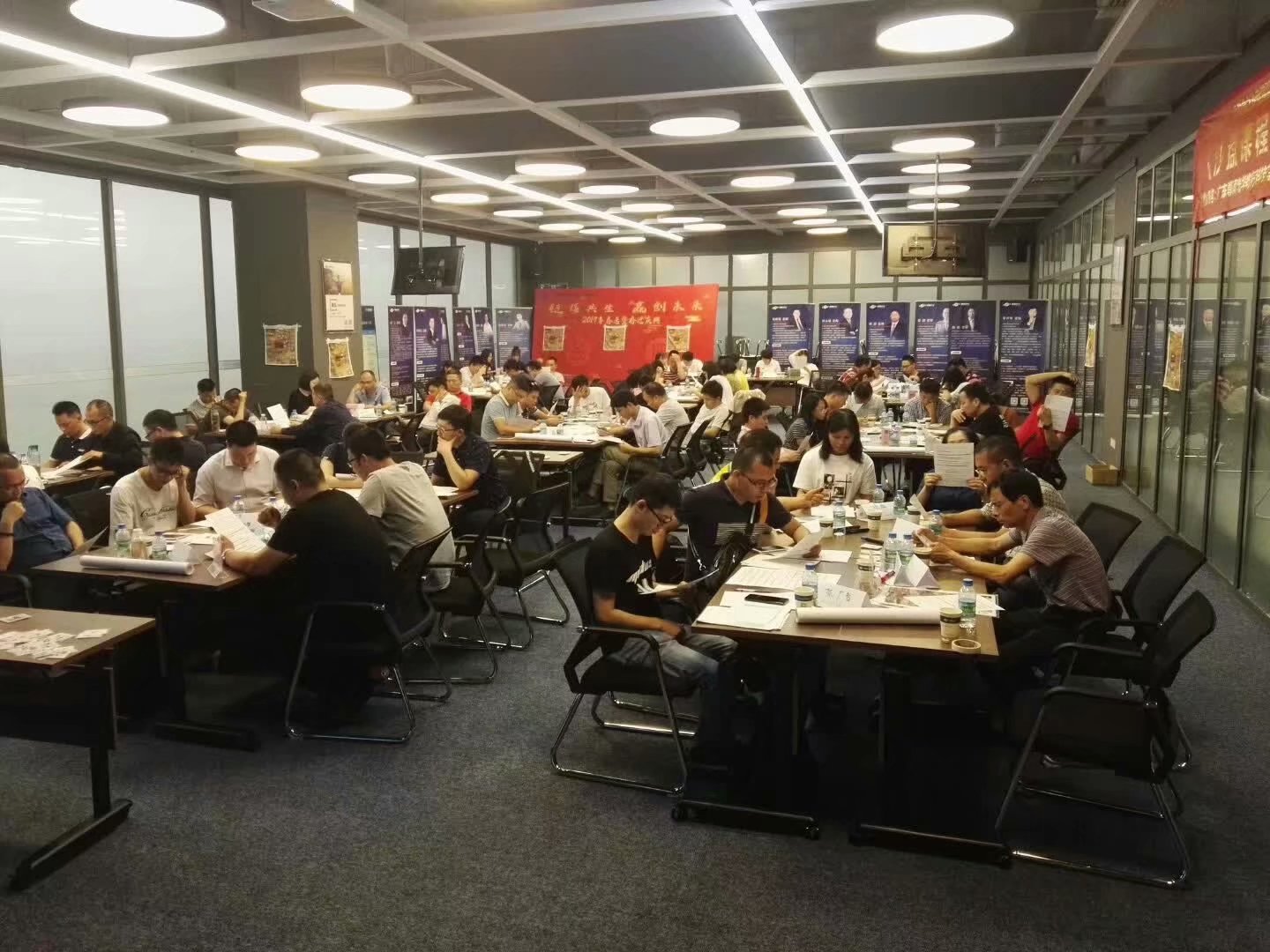 李元滨老师 受邀为大讲堂沙盘模拟公开课,讲授《沙盘模拟--跨部门沟通与团队合作》课程