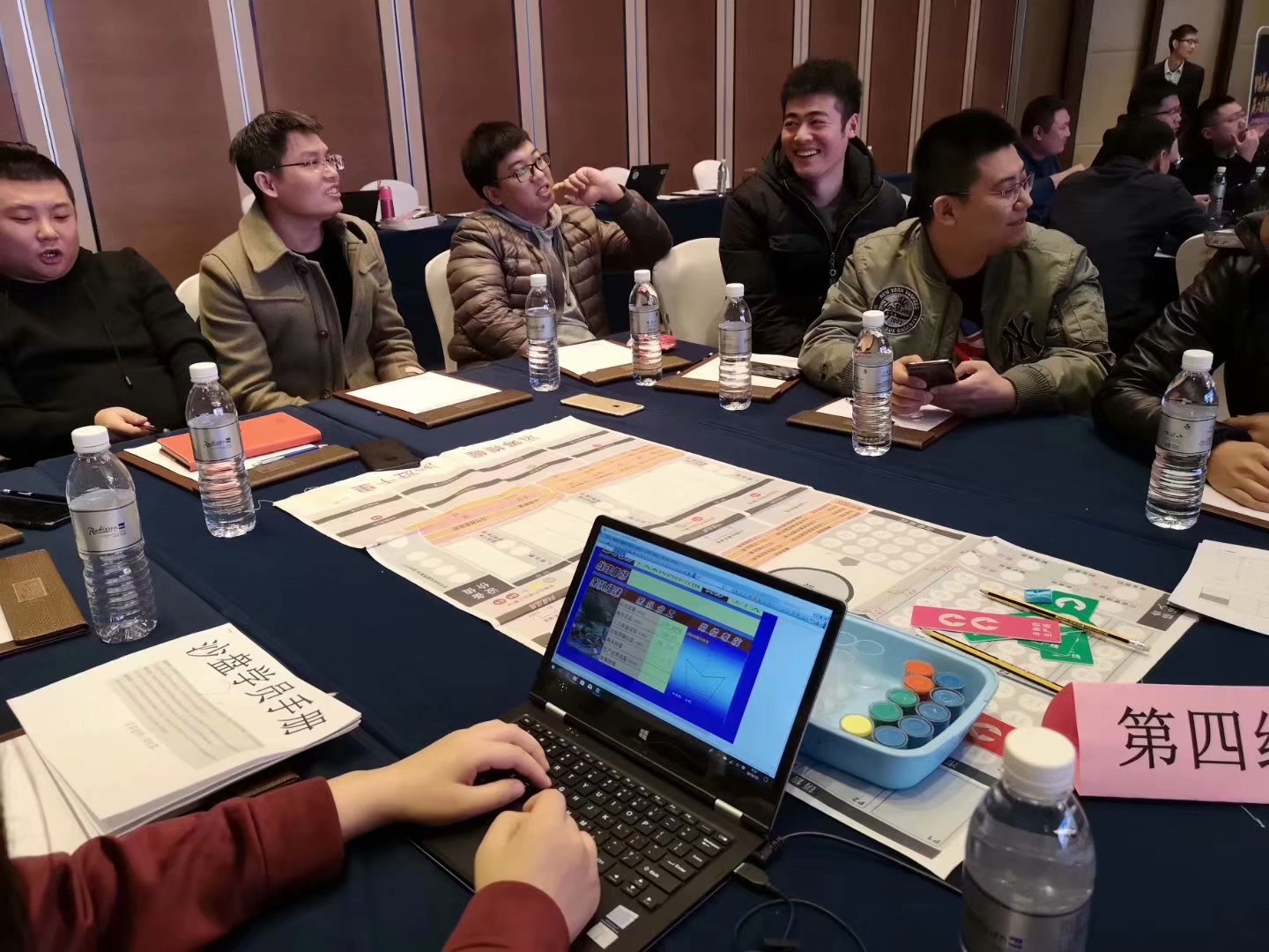 中国沙盘讲师聪明再次受邀集团HBG2018总结班会,讲授《运营管理沙盘模拟》课程