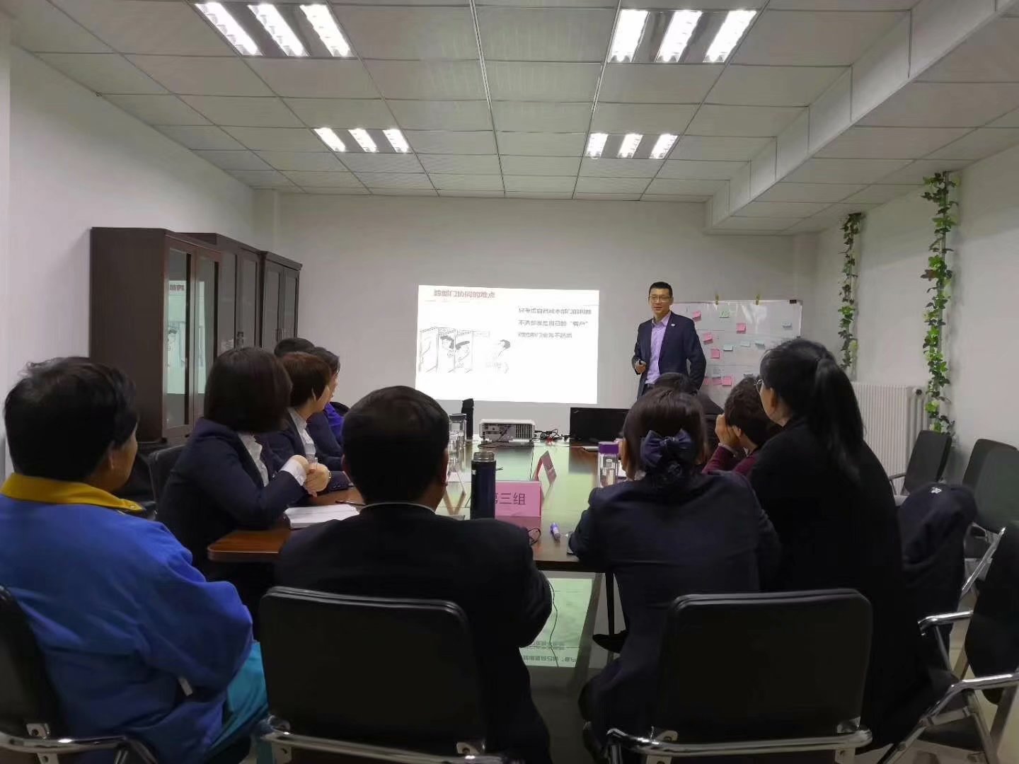 李元滨老师受邀为为艾力枫社物业管理，讲授《协同致胜—高效团队致胜法则沙盘模拟》课程