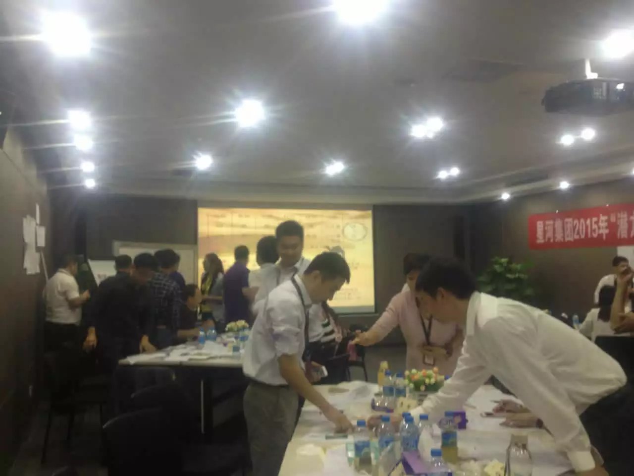 王悦宇老师受邀为 广州星河物业，讲授《高效团队管理沙盘模拟》课程