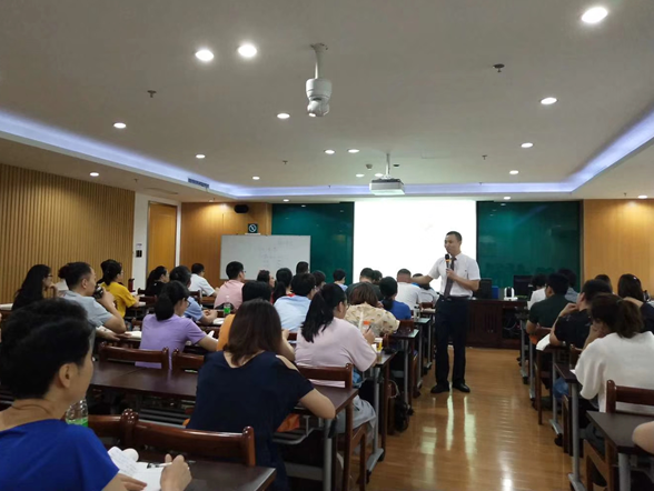 冯智明在国家电网秀洲供电分局讲授《招聘体系设计》