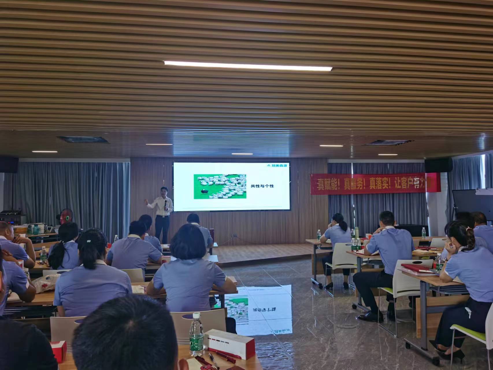 【培训快讯】刘登榜老师受邀为伟新木业集团冠美森源夏季品牌风暴启动会做《品牌经营策略》培训!
