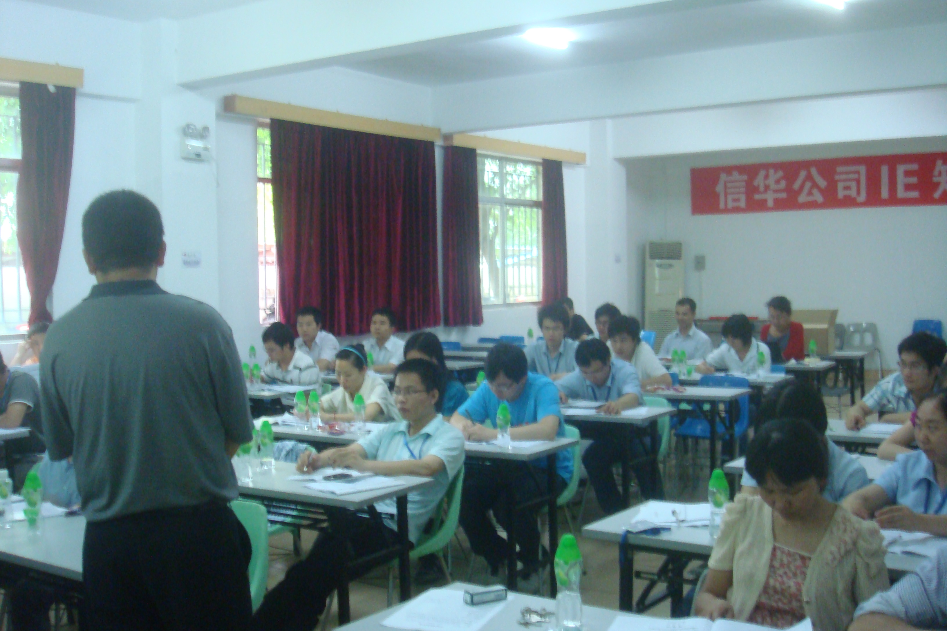 广东惠州IE培训,郭晓宁讲师为信华精机IE知识培训现场