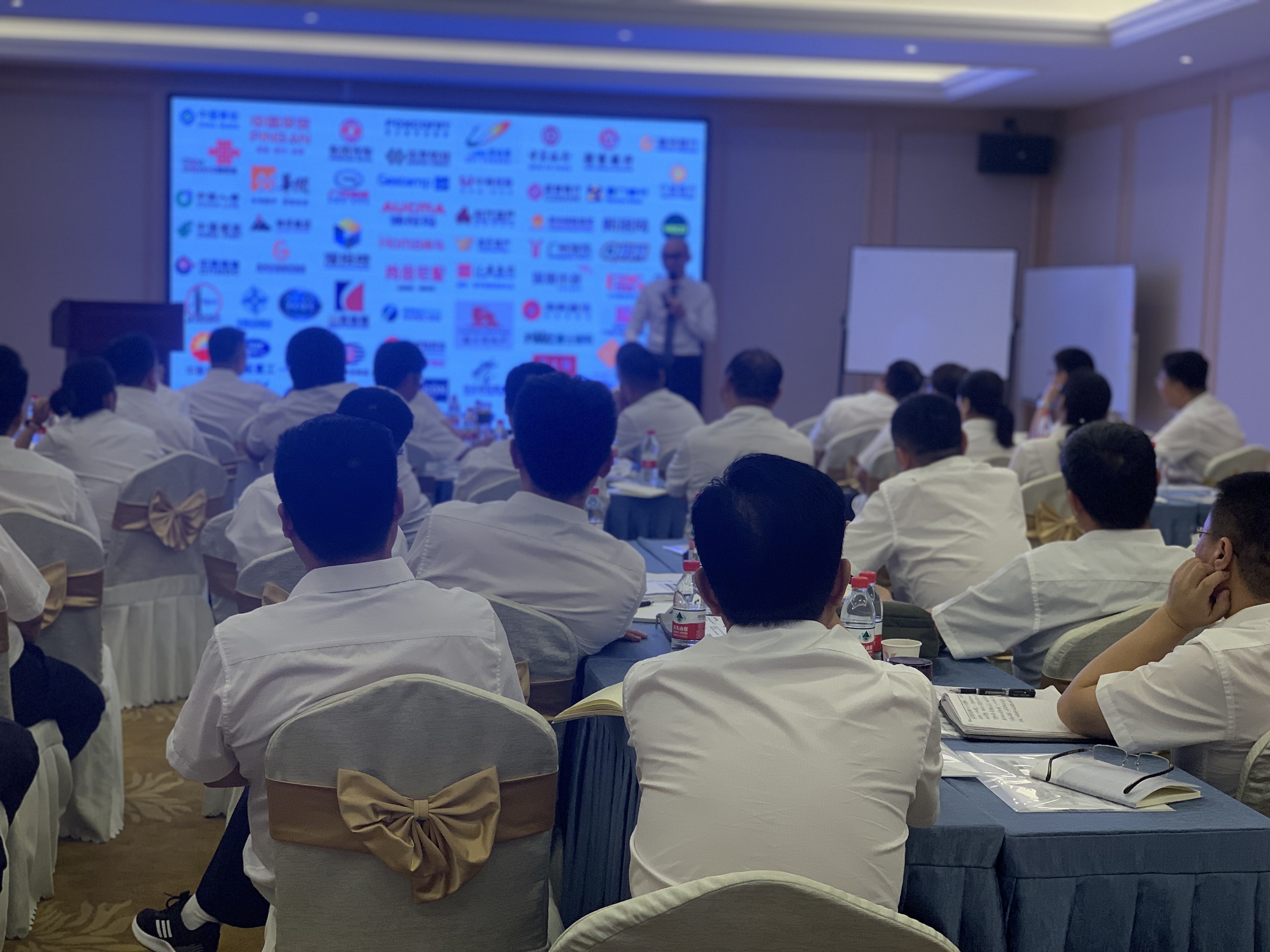 何峰老师受邀为 中石油某市公司 做《卓有成效的管理者》培训