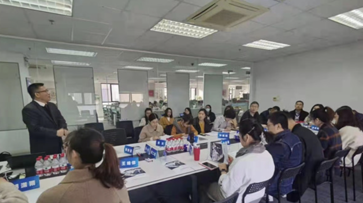 中国日报网旗下公司讲授《客户关系管理与服务技巧》