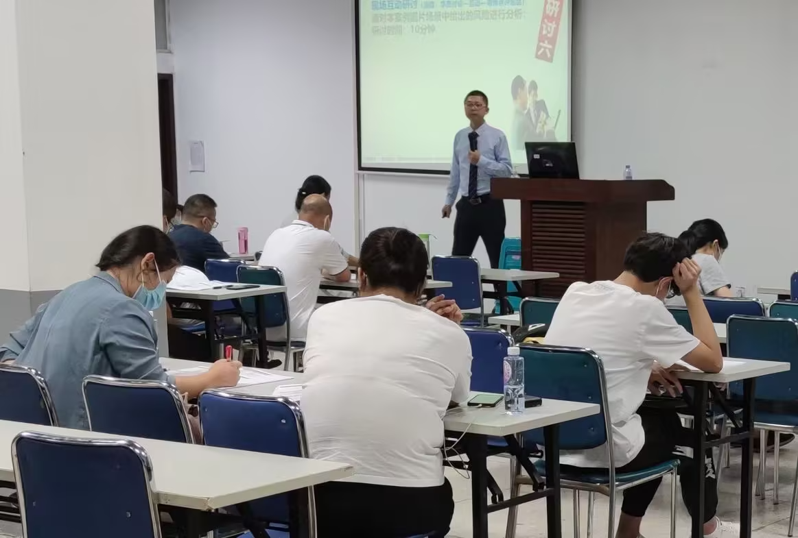 走进富士康
