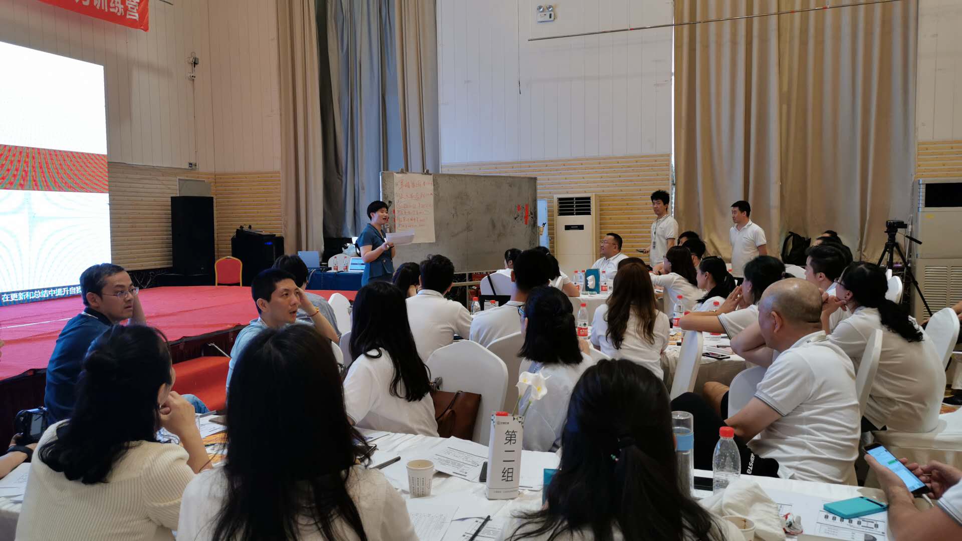 王静老师为洗衣行业龙头企业，讲授《沙漠掘金-从目标设定到成果落地》课程
