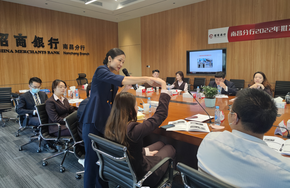 蔡玉 . 招商银行南昌分行《银行客户经理商务礼仪》培训