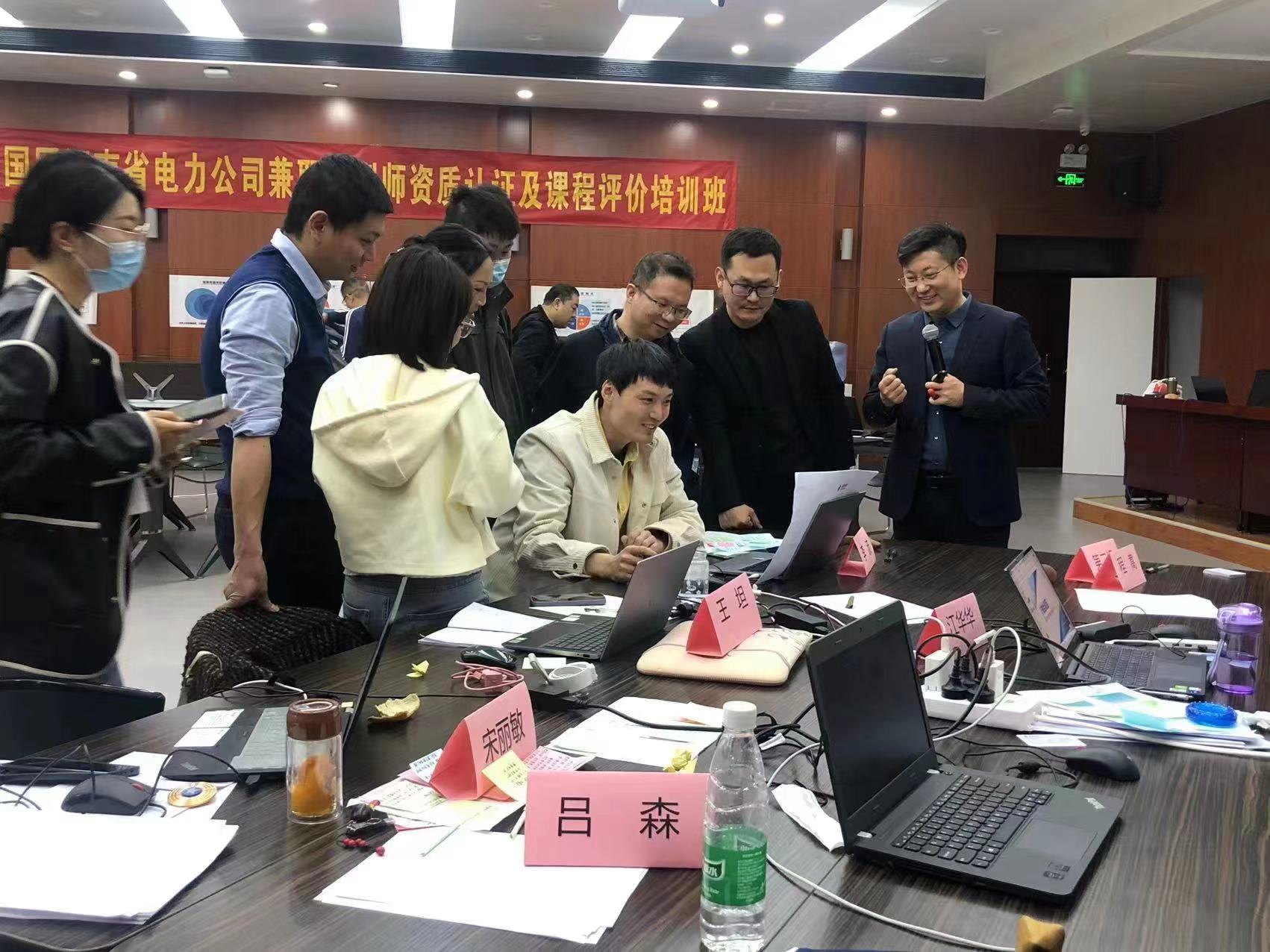 《呈现你的精彩-培训课堂讲授技巧》
