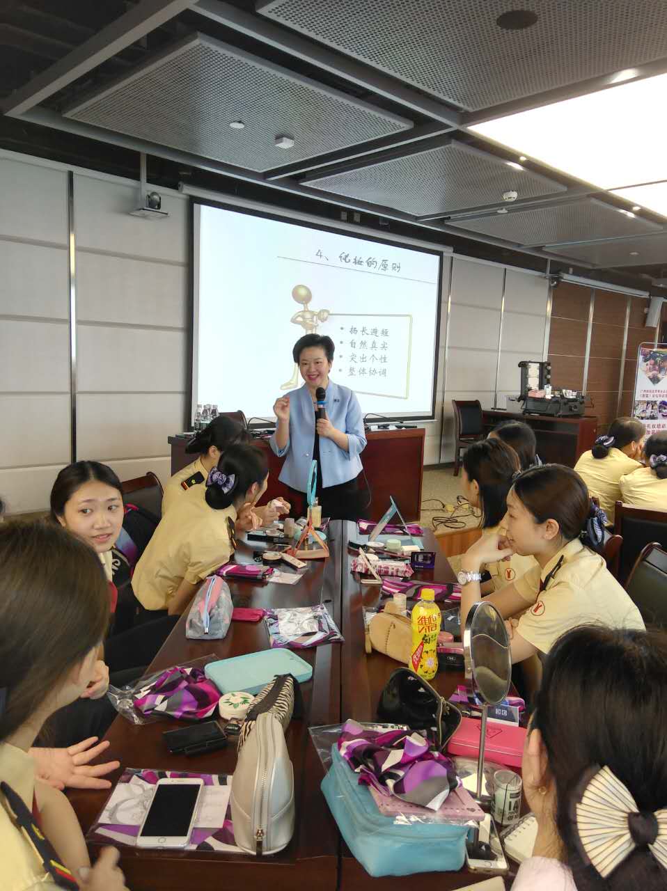 广州地铁-涉外礼仪与形象