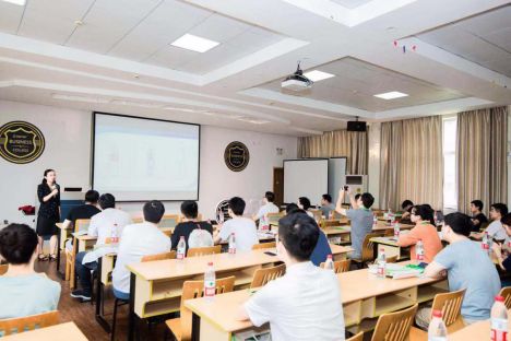 《互联网企业的突围之道》