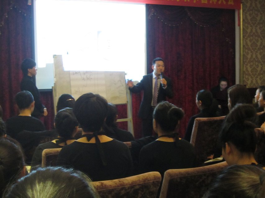 王美江老师东莞康丽皇家美容会所做培训《连锁经营赢利型财务管控》
