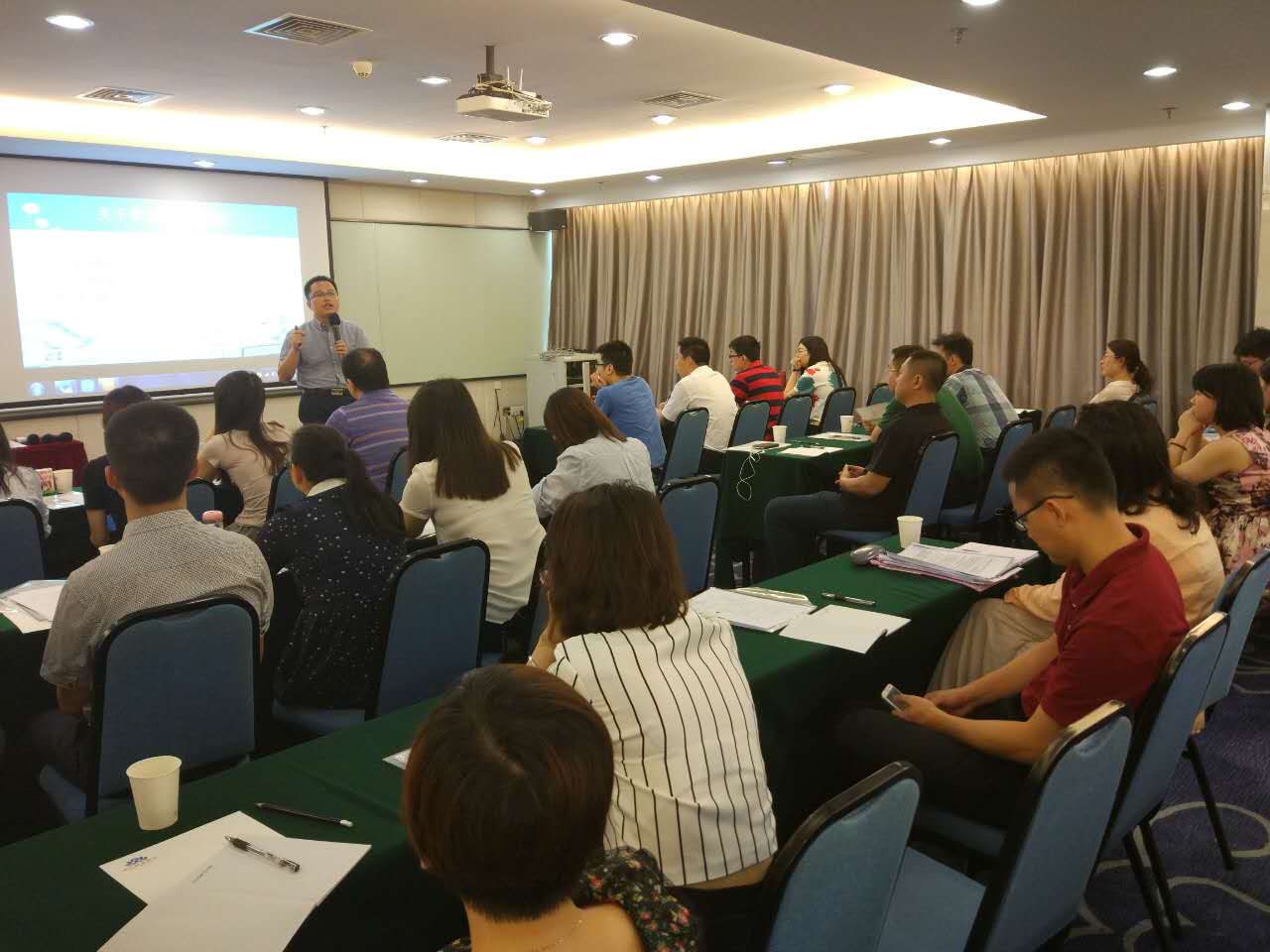 深圳市光明新区新入职职员《依法行政》