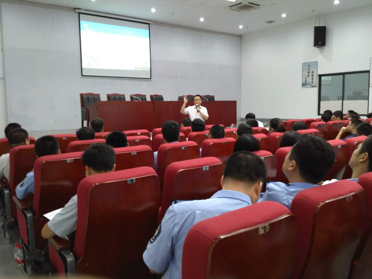 深圳市龙华新区办事处《职业素养和团队合作》