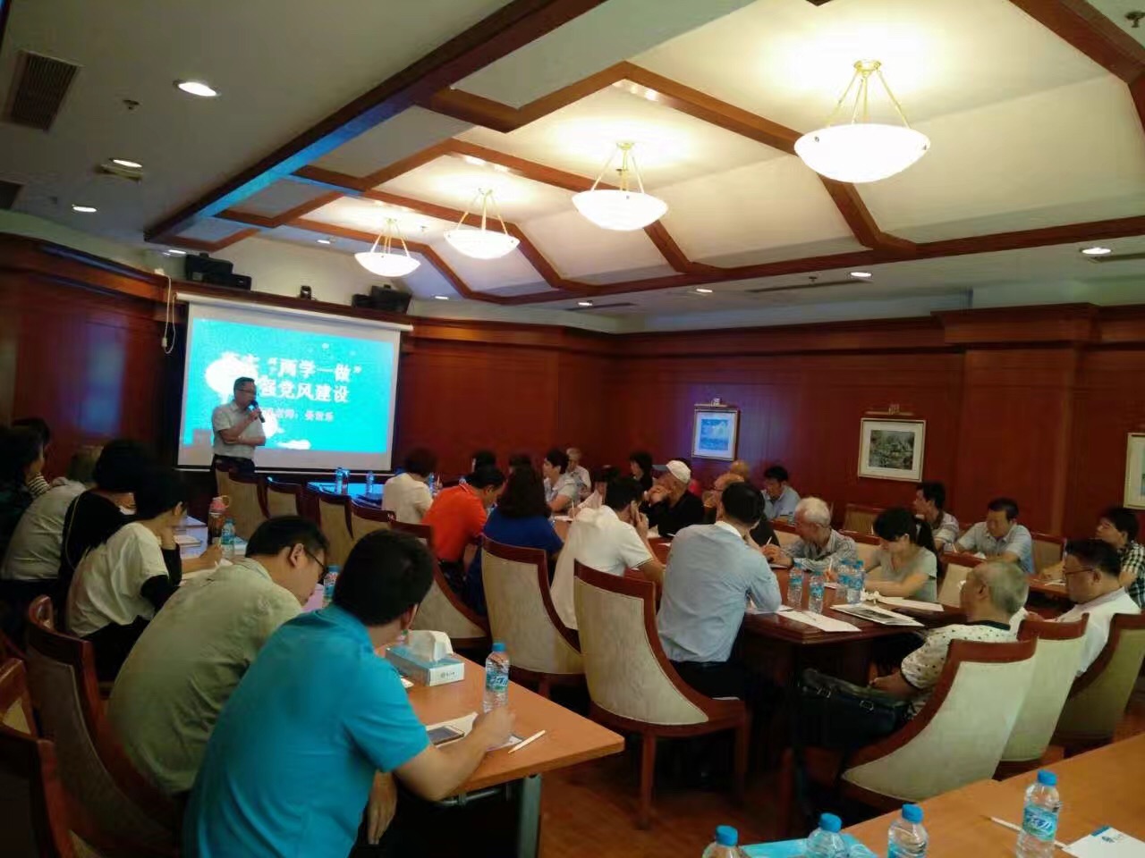 落实“两学一做”,加强党风建设