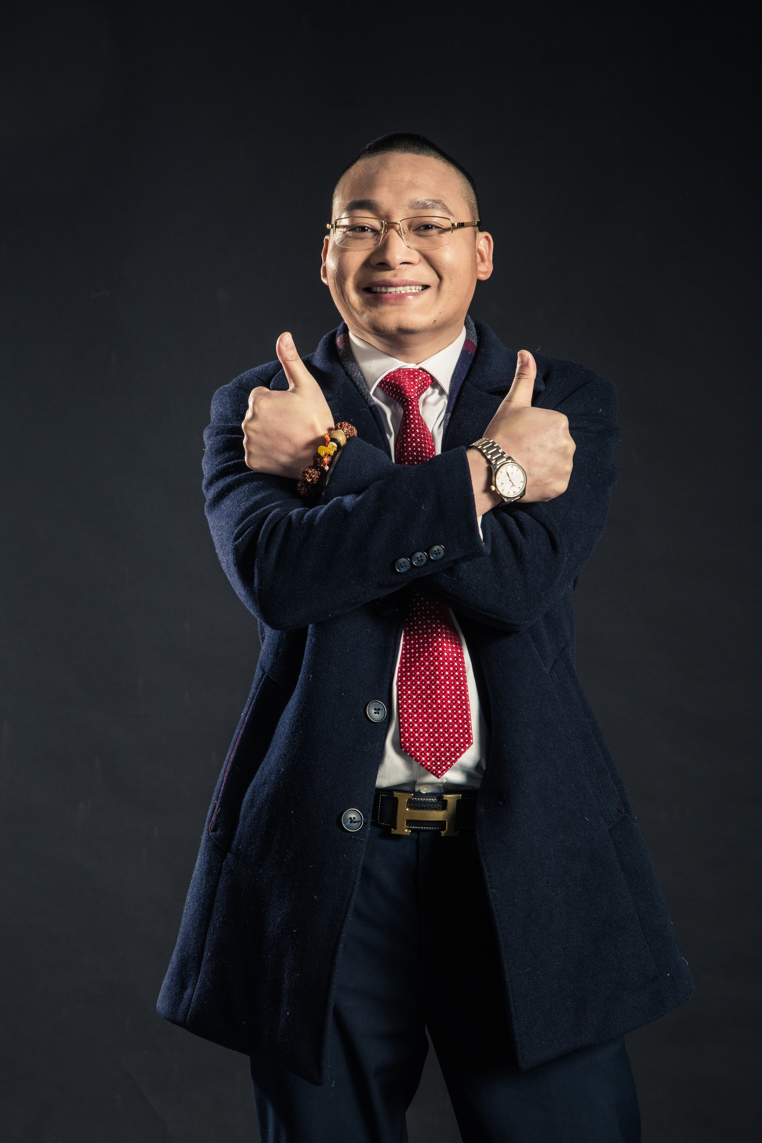 漠野红商学院院长周科荣