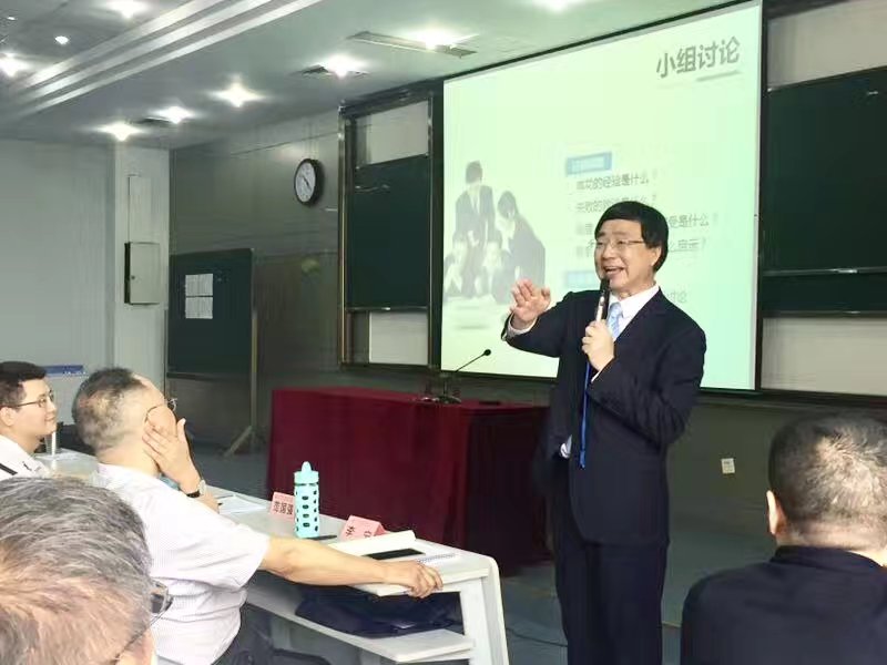 给来自重庆市两江新区的领导干部讲《绩效管理与薪酬体系的设计》课程
