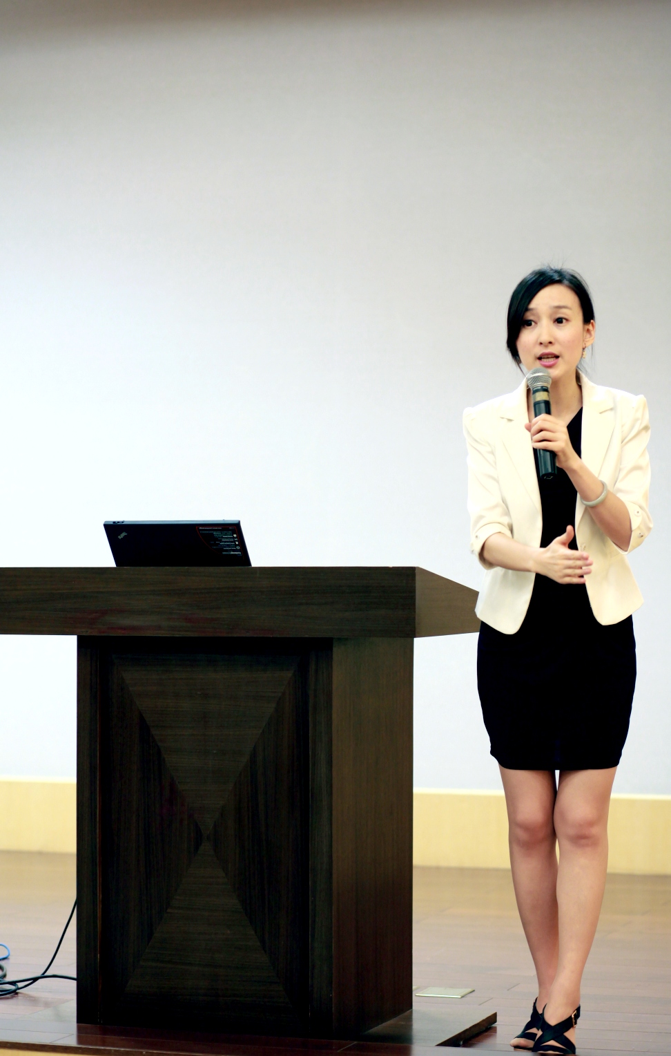 上海宝钢集团公司《专业表达三步法》