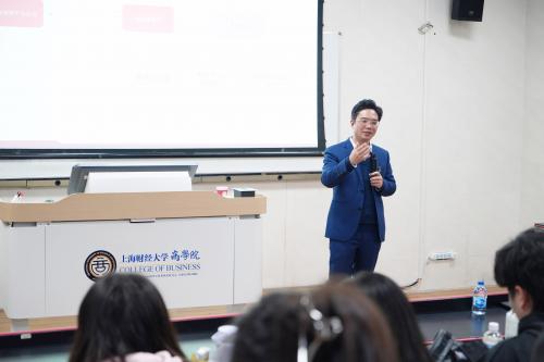 黄文平博士受邀为上海财大iMBA师生开展“数据驱动决策”专题授课