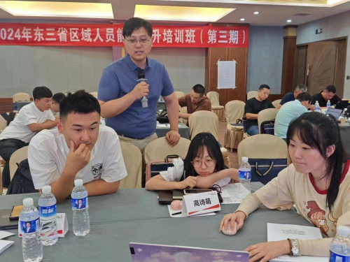 《通讯数字化转型与AI效能提升》