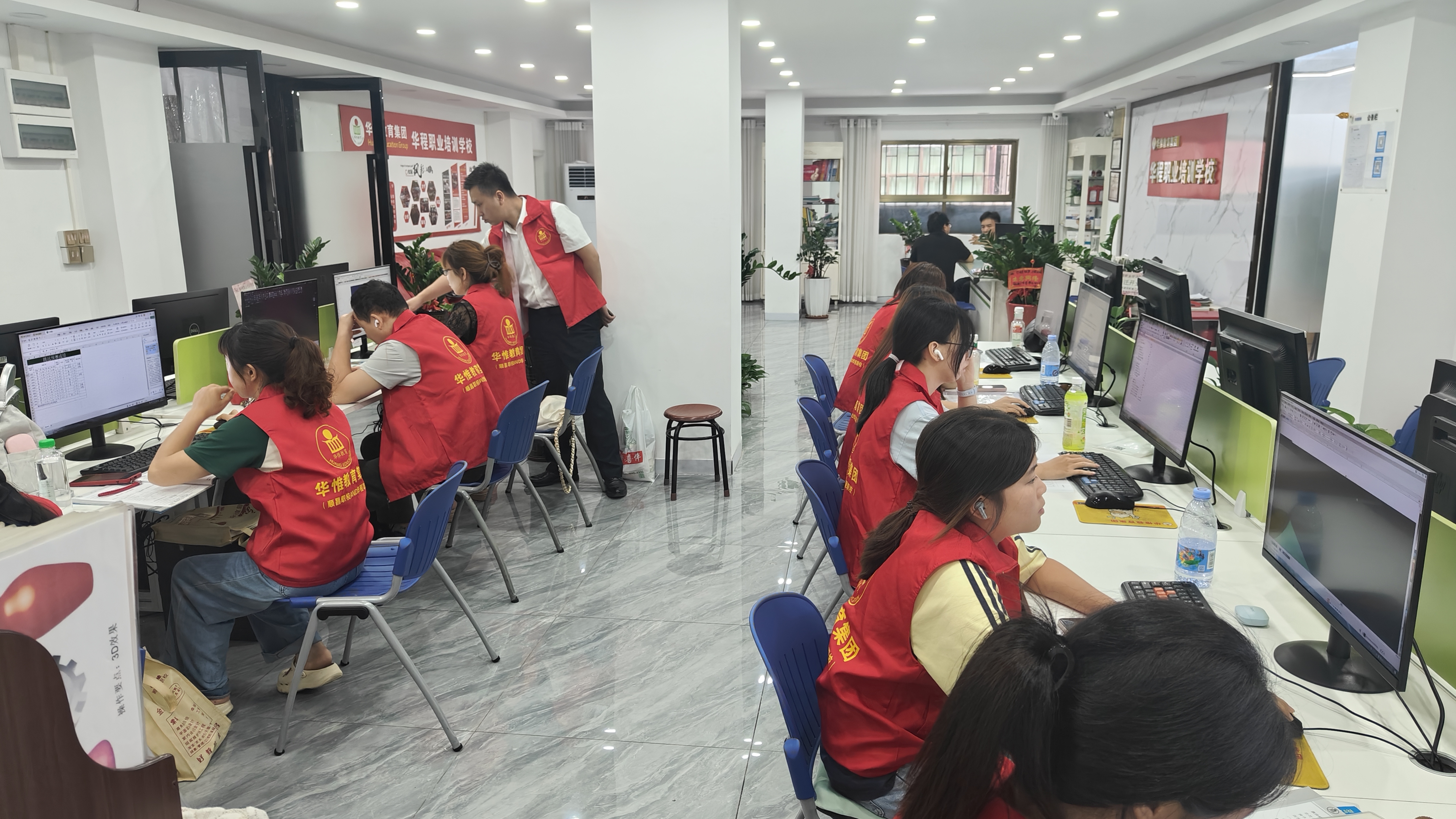 东莞石碣华程职校5周年特惠|办公/会计/设计/电商技能培训 8.5折 课程低至880元课程简介