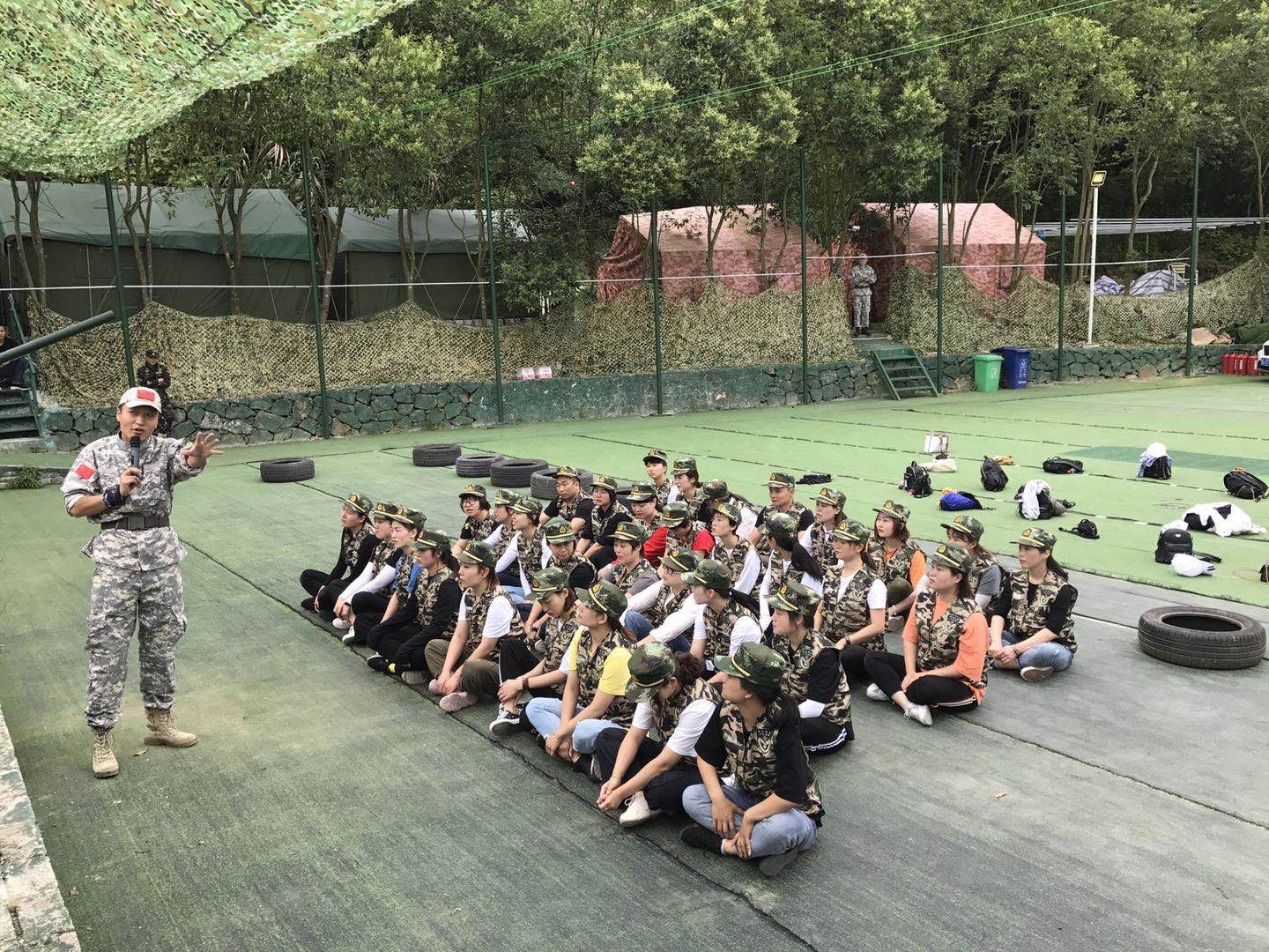 《舟山市定海简翕贸易培训营》课程介绍长海报，包含课程亮点、学习收获及详细课程大纲
